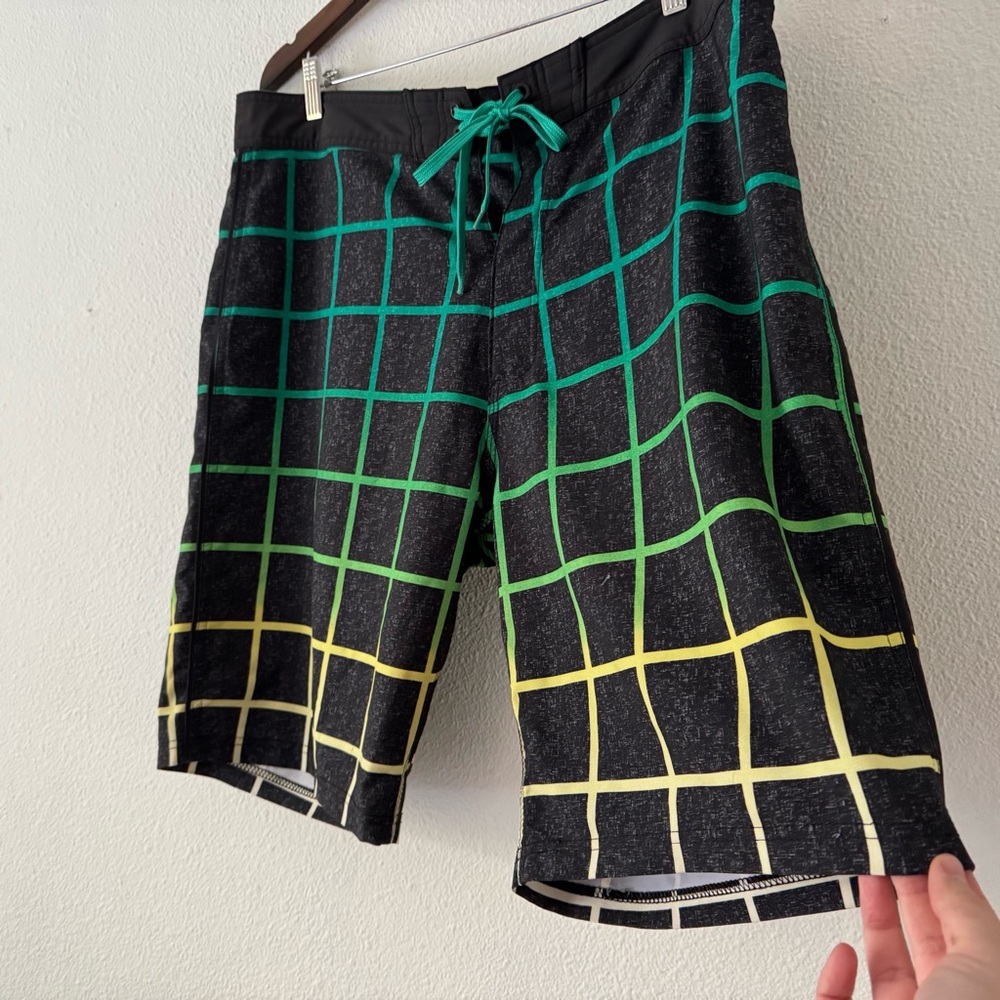 Old Navy California Board Short 38 Plaid Grid Ombre Surfcore Streetwear Festival - Picture 3 of 11